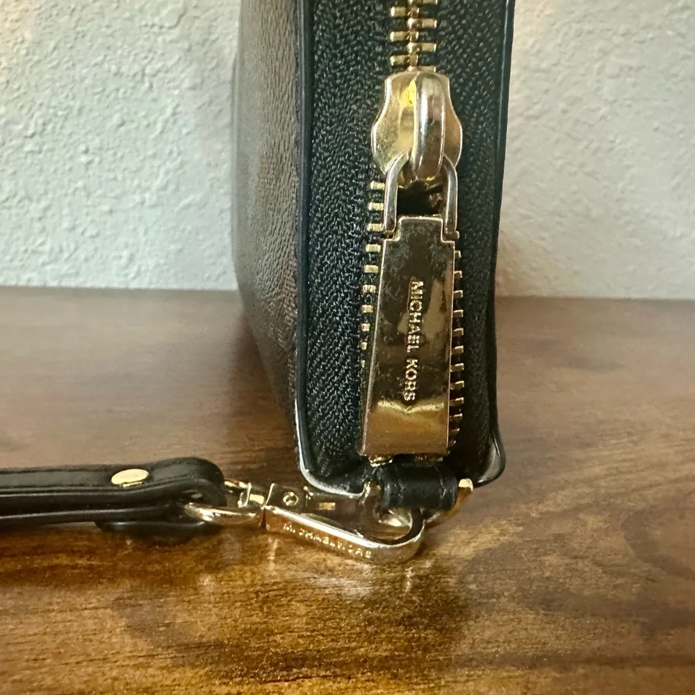 Michael Kors Brown Leather Women's Wristlet Wallet 9 Inches Long - Picture 3 of 7